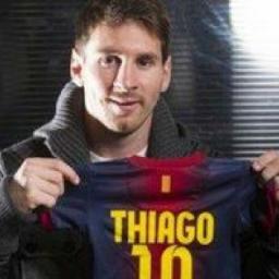 Soy jugador de fútbol juego con FC Barcelona y con la selección de Argentina