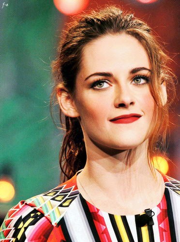 Kristen Stewart Fan.  Regular updates and images.  The Twilight Saga, Swath, On The Road.  
28 movies, 53 nominations, 33 awards, she's simply amazing ♥