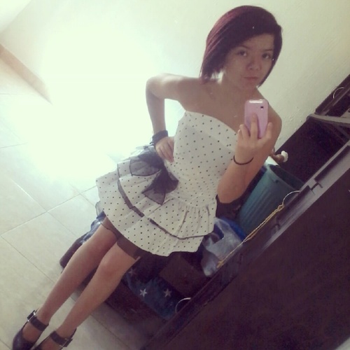 Soy rara, Soy demasiado inteligente para la sociedad que no lo comprende, Soy pequeña pero tengo un corazon enorme..& me gusta recorrer caminos ¿vamos? (: