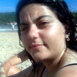 Sou uma pessoa tranquila,amiga e companheira,gosto de estar com a familia sempre por perto.