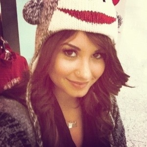 AriHenderson_'s profile picture. Hellur, this is Kay-kay. If you hurt Ari, I'll chop your dick off and feed it to cats. She is taken by Logan, back off.