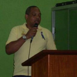 Servo do Deus Altíssimo e dicípulo de Cristo , Pr. auxiliar no Ministério Rei da Glória.Casado com Neiva Barbosa , pai da Bruna e da Brendha