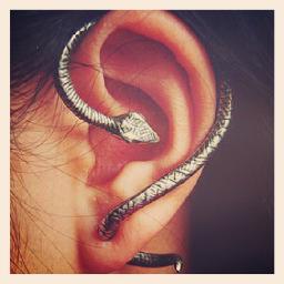 confira nossos acessórios e fique na moda! Anéis, ear cuffs e colares | http://t.co/EkRN5ZhE