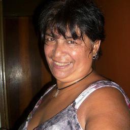 para mi lo mas importante es hacer amistades lindas bellas y sobre todo oir buena musica la mejor del mundo como la de chayanne ESTE ES MI MUNDO
