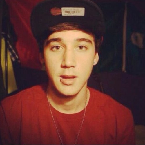 5/5 Luke RTed #LukeIsSwick, Beau RTed then unRTed (still counts bitches) aim for the stars even if dogs are gonna bark