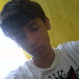 17 anos, gosto de viajar,joga bola,durmir e namorar, MSN: carlinhosturco@hotmail.com FACEBOOK: http://t.co/6BmLIhrD   add ae ;]