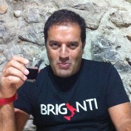 Politologo,nuie ccà
nun facimmo minacce
nuie cà addivinammo profezie.