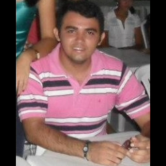 21 anos,sincero,gentil, dedicado,romântico,carinhoso...Enfim...Amo a Vida!