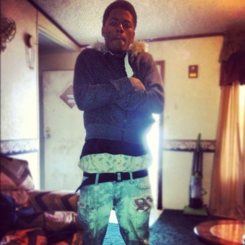 Ion know shit about shit , i eat tracks  & blow  from time to time, ima muther fxcking HUSTLER #TeamGetMoney&#TeamFuckHoes