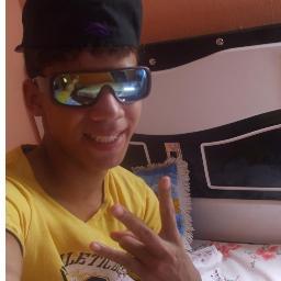 Dançarino / Atualmente na Banda Swing Mulekera Facebook Oficial: tps://www.facebook.com/DaviDistakOficia Fãn Page da Banda: https://t.co/iX5BfUKQCe Projeto Novo