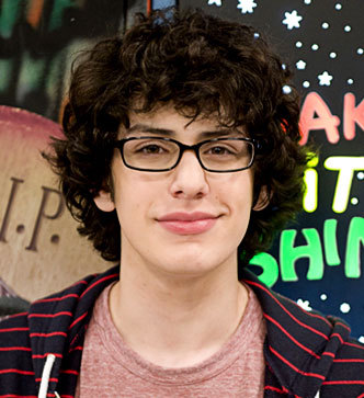 Ello fellow humans! Im Robbie and I go to Hollywood Arts! My best friend is Rex (He is not a puppet!) And I enjoy pizza rolls.