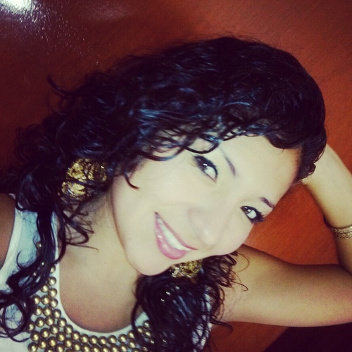 Estudiante de Derecho y Empresaria, Extrovertida y entusiasta..!!!!