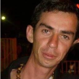 Eu NαO sou Perfeeito, neim dono dα verdαdee.
Maaiis, soouu doono dee mim, dono das minhαs vontααdees.