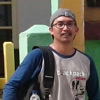 tukang kebun di taman kota