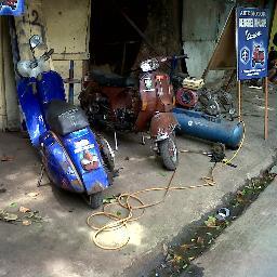 Bengkel Khusus Vespa 
Menerima Jasa :
- Servis
- Perawatan
- Cat Body
- Pemasangan Acsesoris DLL ..