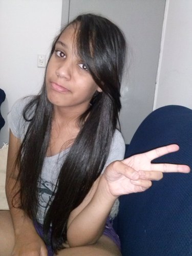 Sou muito simples, porem  muito mimada também, tenho tudo que quero estando ao alcance da minha familia....Sou feliz pois viver é nascer a cada instante