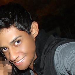 Sorrir abre caminhos, desarma os mal-humorados, contamina. Mas sorria com a alma, não apenas com os lábios.