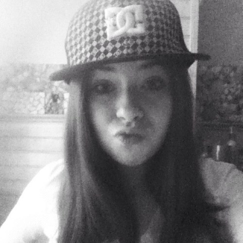 i love harry from 1d hes so cute and the rest of 1d is too iv beena diretioneer from 2010 and ill bee one 2 the end