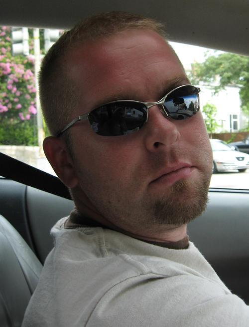 Die hard Colts Fan, NFL fan, science and astronomy lover, single w/no kids, and one hell of a nice guy