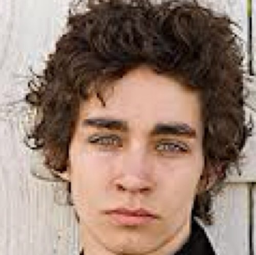 I'm Robert Sheehan! I'm an actor and I love what I do! (RP 18+) #Bi #Single #Irish I'm friendly to most people! I am best known for my role on MisFits as Nathan