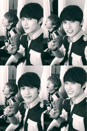 Official member of @_BubblegumRP BTOB's Lead Vocalist Lim Hyun Sik Cause We Are Born To Beat !! Follow the real idol @OFFICIALBTOB #RedGum