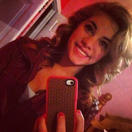 ashley_lowell's profile picture. Princesses are born with glitter in their veins ✨