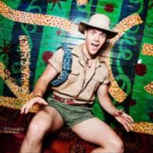 Starkid Starkid here I come.Starkid Starkid YumYumYum.JOE WALKER.Gotta get back up so I can persue my dream of being a modern dancer.