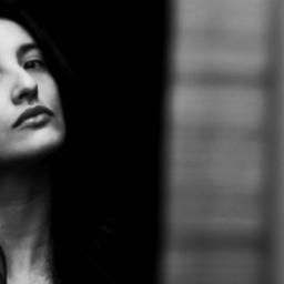 Diseñadora Gráfica. Amante de la lectura y la fotografía, del cine y las series. Seria cuando toca y fangirl cuando no.