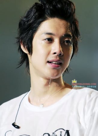 Always proud to be Triple S ♥
Hyun Joong wipeu ♥
Lulus UN 2013 ♥

Follback? Just mention ;)