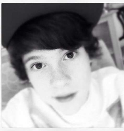 Im just a teenage boy from edinburgh that talks a load of shite, ill follow back, thanks.