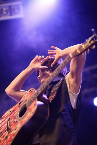 ybrocks_b's profile picture. (1972.02.03)YB의 보컬 윤도현님의 봇입니다(12.12.22~)/맞팔은 봇분들만! 팬분들은 이벤트!/반말, 존댓말 섞어서 합니다. 양해부탁드려요./i'm not real YoonDoHyeon/윤도현님☞@ybrocks/ 많이 다가와 주세요~ rock&roll!!!