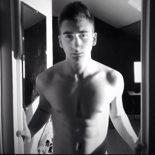 Salut tu veux me parler ? Follow moi @vilela_bryan :) je follow back tout le monde !