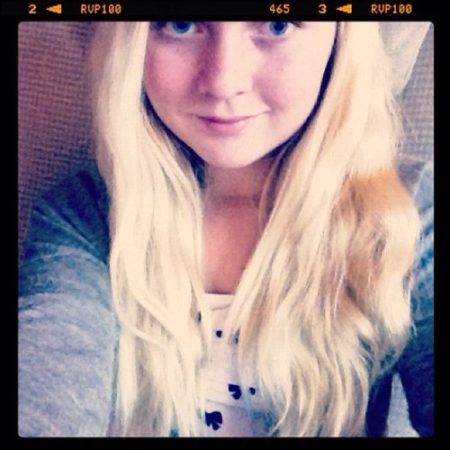 Im a Norwegian girl. Im 12 years old, and a big belieber. One of my biggest drem is to meet @justinbieber. LOVEU