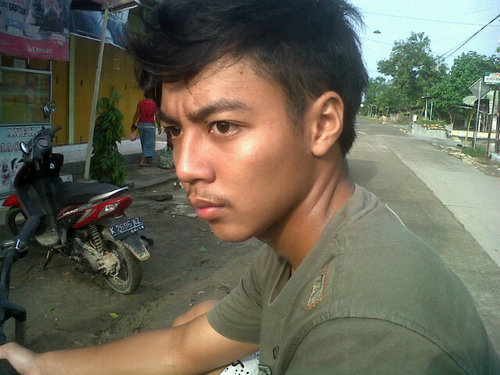 YovalSablenx's profile picture. jangan sia siakan masa muda sblm masa tuamu datang dan menjadi PENYESALAN !!