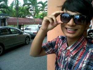 eywankryptonite's profile picture. Haii guys , eywan here ! I'm from seremban n9 , I'm stil new in this tweeter stuff ! And a blackberry user . No sombong2 tao , u folow , I'll follow :) ..