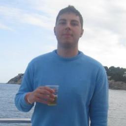 Estudiante de Magisterio especialista en EF en la Universidad de Oviedo. Fiestero durante los findes. Merengue y carbayón. Seguidor de La Roja hasta la muerte.
