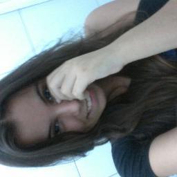 '' Quero viver a vida intesamente, pensar apenas na gente, me diga tudo que sente, e vamos seguir em frente sem olhar para trás. '' Eu te amo.
