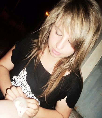 Adoro ler, celular, computador, música (em especial metalcore), dormir e meu @driano_c.
Itapetininga - SP 
Facebook : http://t.co/ZCZ7DjzI