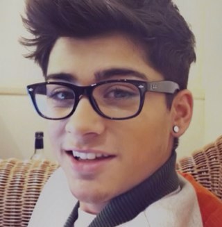 Heyyy guyss! Ima Directioner! 3 #bring1DtoPakistan I LOVE 1D!! 3 follow for a follow back?? :D 3