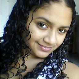 A menina que usava o all star
tradicionall e uma bermuda brega,
mais que hoje solta seus cabelos e
desfila pra causar inveja ;-)