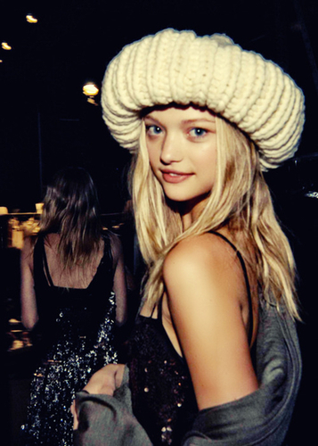 18.Campeona por Beauxbatons. Adoro a la loca de mi madre. No tengo acento. Cansada #SpanishHPFakes