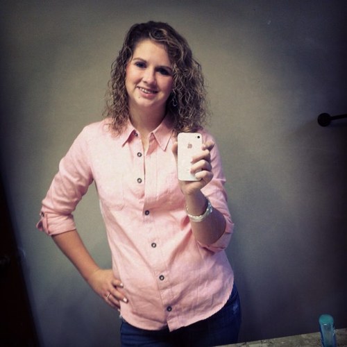 Im 18 I love hangin out with my friends and family. I do colorguard at GC. Currently single;)