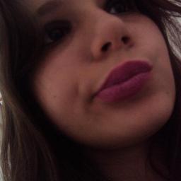 Vitoriosa
Inteligente
Carinhosa
Teimosa
Orgulhosa
Risonha
Irritada algumas vezes
Amorosa
Sou isso e muito mais. Amo quem me ama. Nao ligo se me odeia