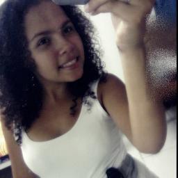 A verdade é que todos irão te machucar, você só precisa escolher por quem vale a pena sofrer !  'V ♥
