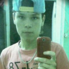 @Queroo_TeMordee aqui \o/ , só vim aqui pra fala que ele é muito especial pra mim e espero que a amizade seja pra sempre TeeAdoro muito meeu lindo haha :3