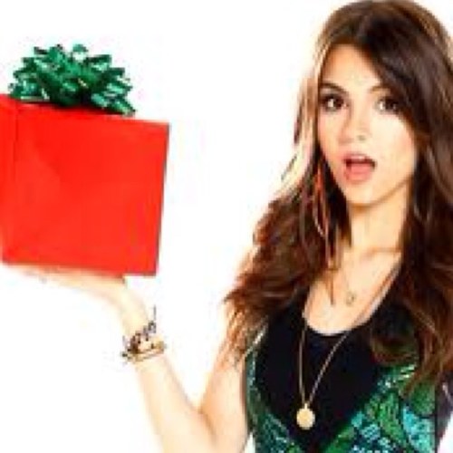 hi! i'm @stacymiche11e. i work for @VictoriaJustice and help her run contests!