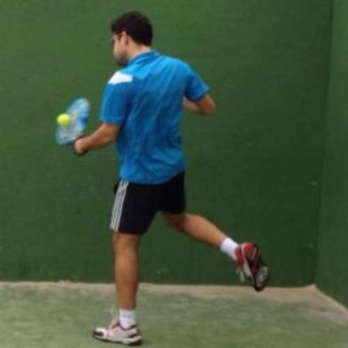 Ingeniero Aeronáutico. Fan de Mozart y Beethoven, la buena música. Jugador empedernido de tenis y pádel. Madridista y amante de la fiesta