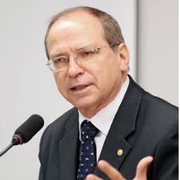 ROBERTO BRITTO foi por duas vezes Prefeito Municipal de Jequié, de 1997 a 2000 e de 2001 a 2004. Desde 2007 é Deputado Federal.