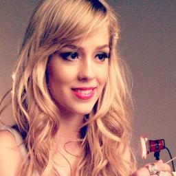 O que pessoas Normais chama de Vida eu chamo de Sophia Abrahão! FC criado dia: 27/12/12