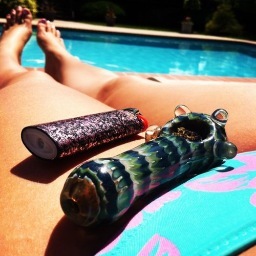 stoner_bb's profile picture. Don't judge people. You'll live such a happier life. #behappy :) #stonernation #stonersunite #keepcalm & #hitabong